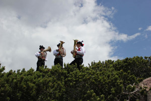 La banda suona sul Corno del Renon